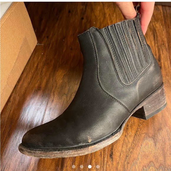 Freebird by Steve Madden Designer Chelsea Boots - Picture 3 of 4